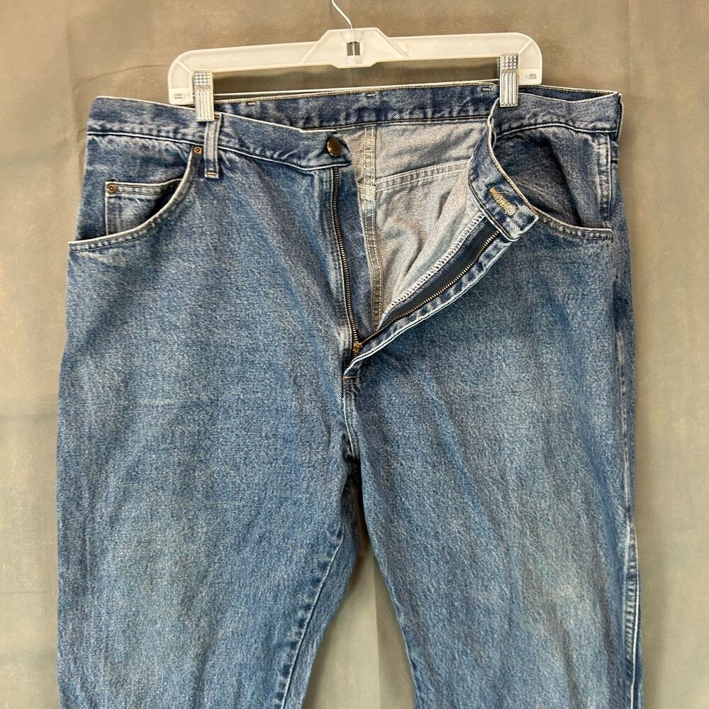 Wrangler Regular Fit Jeans Men’s Size 42x30 Blue Denim Classic Straight Leg